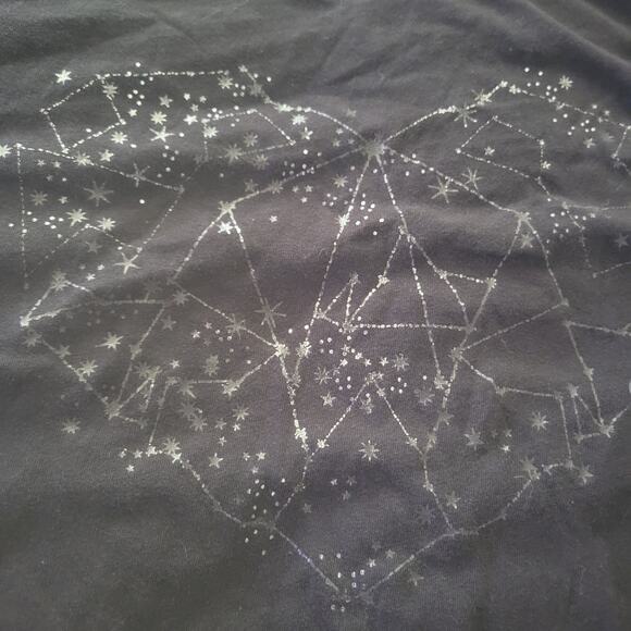 Torrid Women's Top Black Size 2 Starfield on Front Great for Sleep or wear out - Picture 4 of 7
